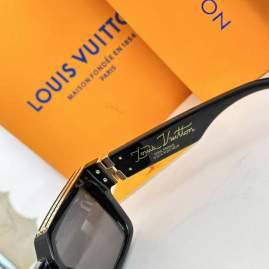 Picture of Louis Vuitton Sunglasses _SKUfw76365122fw